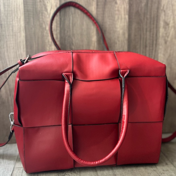 Bottega Veneta Handbags - Bottega Veneta Tote Elegant Red Woven Tote Bag Full Zip